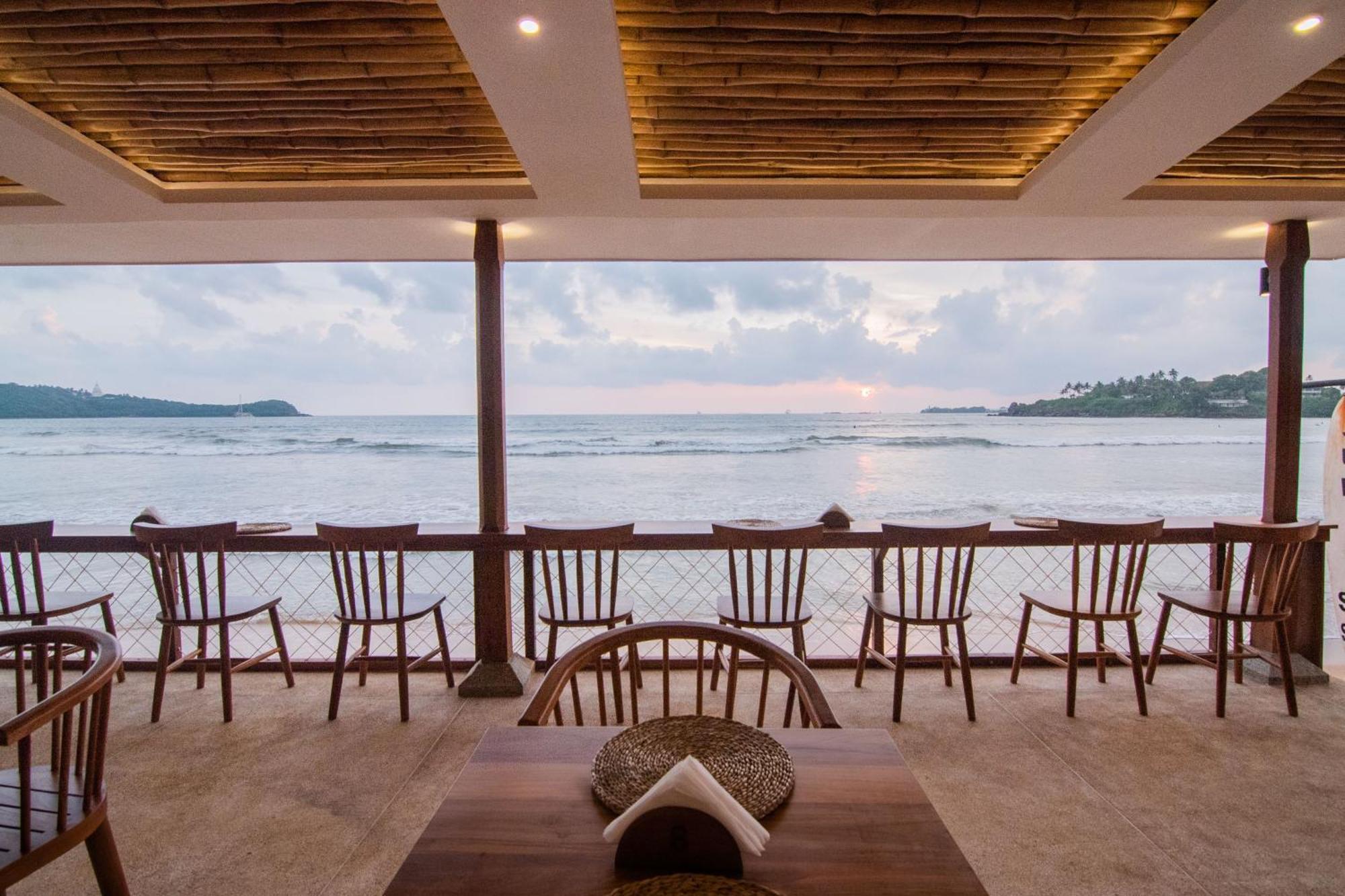 Azuri Bay Hotel Galle Bagian luar foto