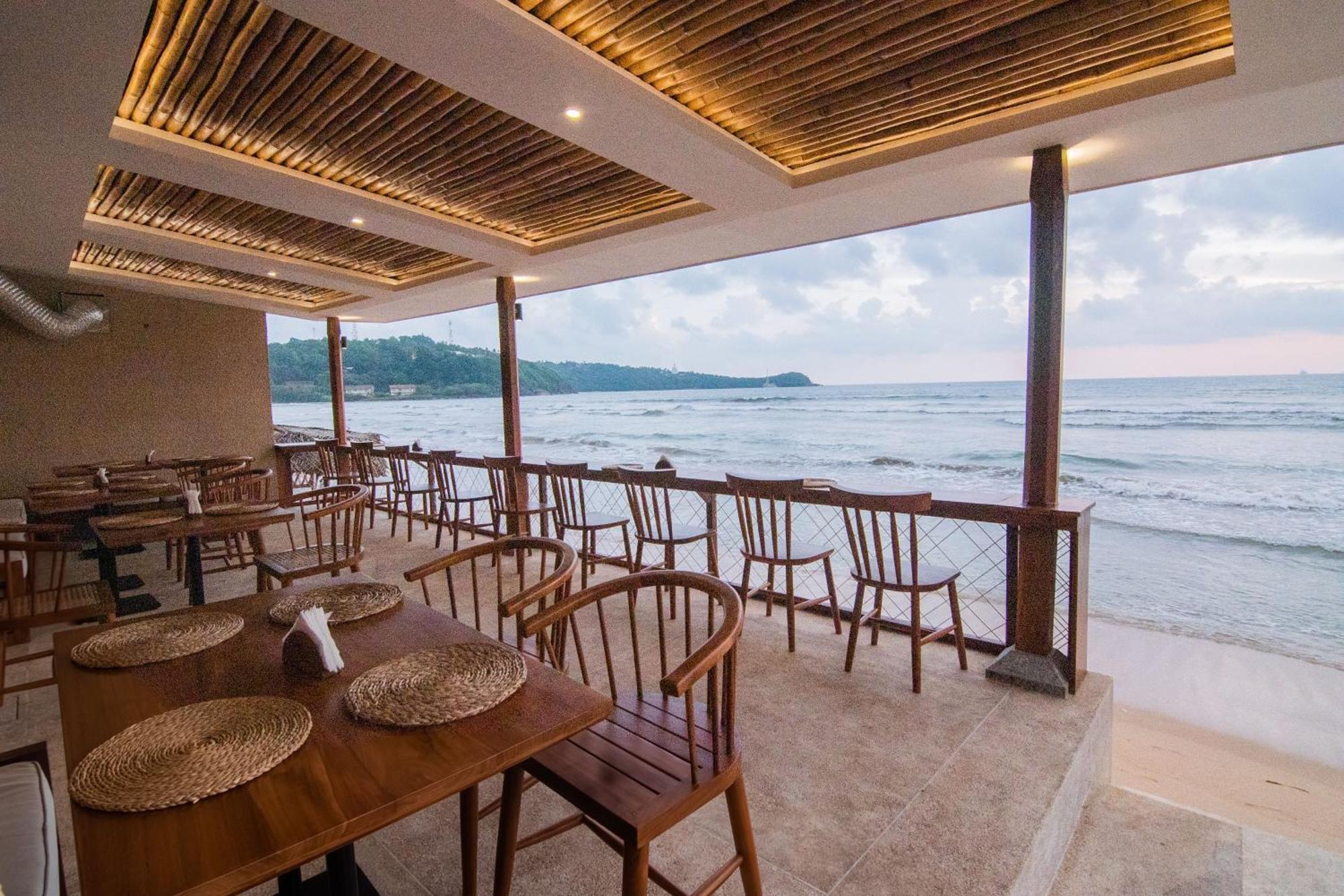 Azuri Bay Hotel Galle Bagian luar foto